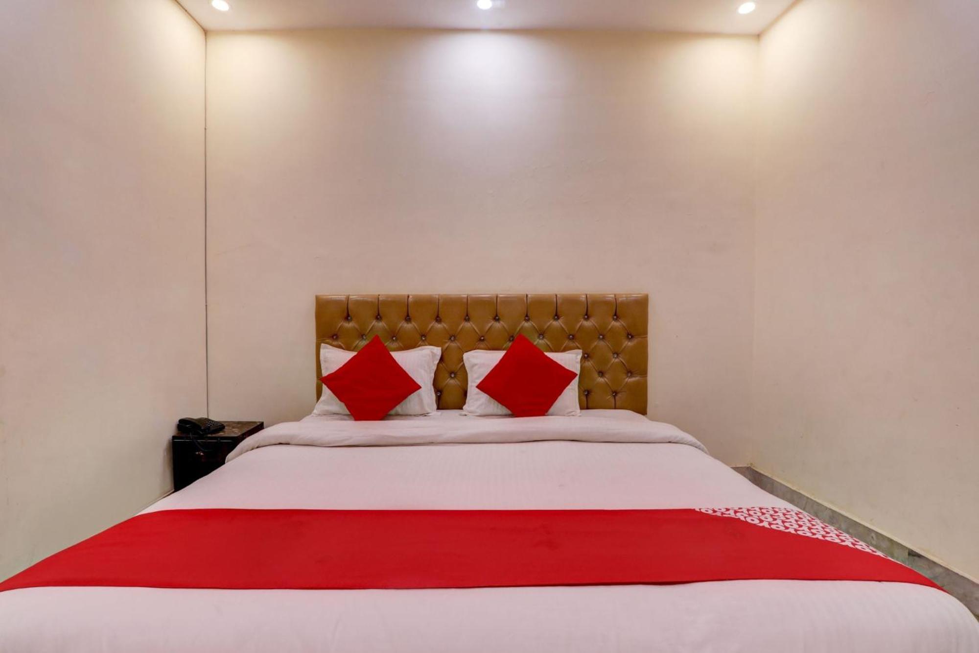 Hotel O Moon Palace Near Sahara Ganj Mall ラクナウ エクステリア 写真